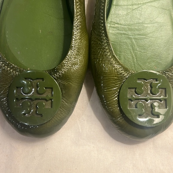 Tory Burch Minnie Travel Flat Olive 8 with Dust Bag and Box Like New - Picture 2 of 7